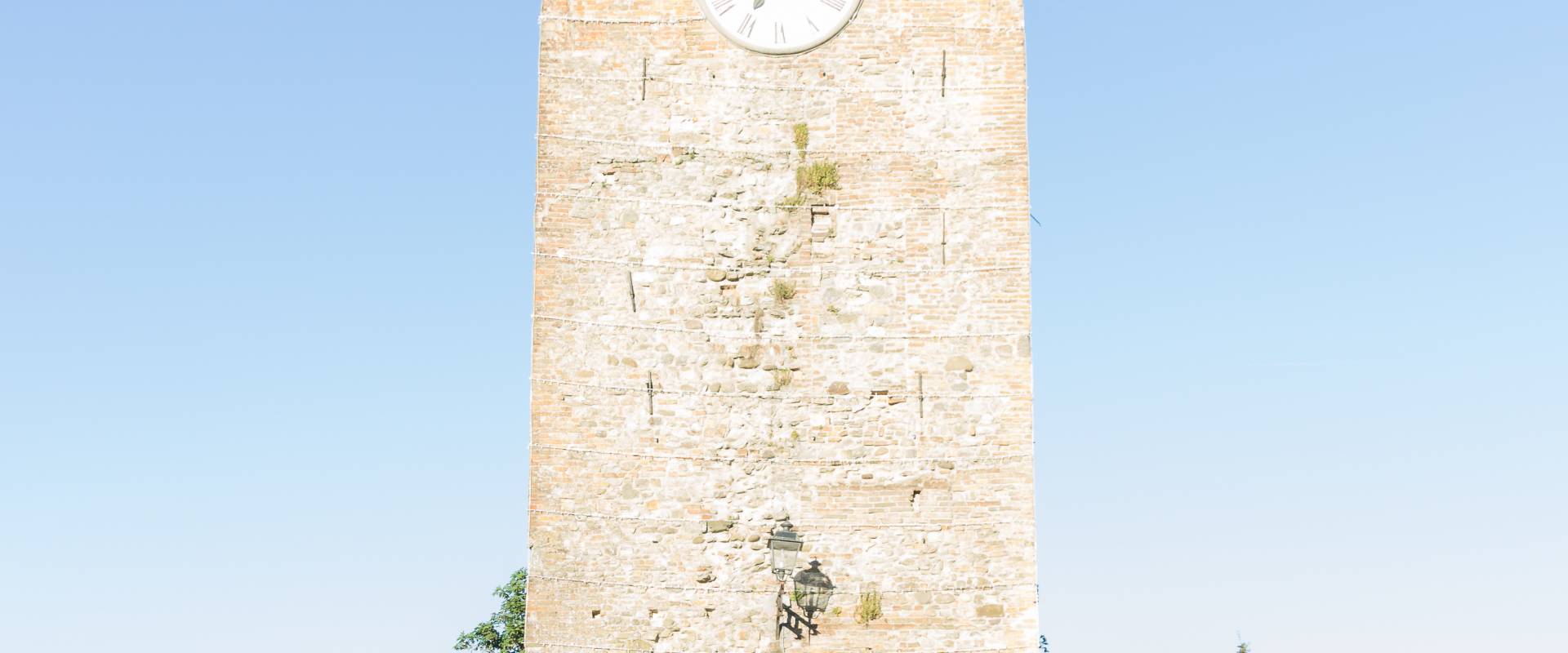 Castelvetro torre dell'orologio foto di Elisabetta Bignami